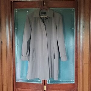 Gallery olive green raincoat size medium